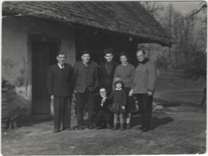 Peter in Janez Vombergar, sin Peter, hčerka Julka, sestra Francka z možem Alešem in hčerko Anico, 1965